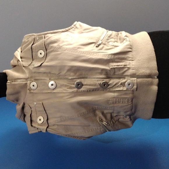 Vest - Picture 3 of 12